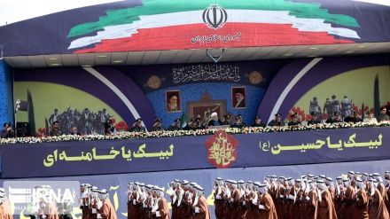 מצעד צבאי בטהראן ושלושים ערים נוספות