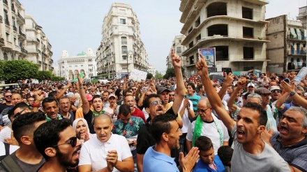 Algeria wazidi kuandamana kupinga uchaguzi unaowashirikisha watu wa Bouteflika