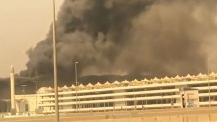 Një zjarr i madh shpërthen në stacionin e trenit në Xhide