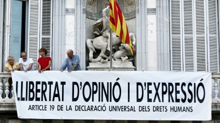Generalitat retira pancarta de apoyo a los políticos presos 