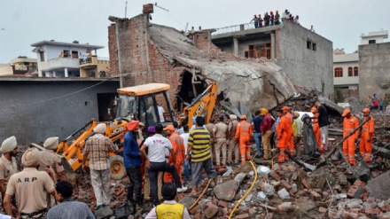 インドで爆竹工場が爆発し、２３人死亡