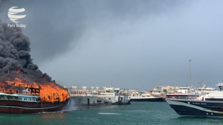 Kebakaran Kapal kargo Iran di Pulau Kish