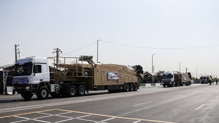 Parade Besar-besaran Angkatan Bersenjata Iran  