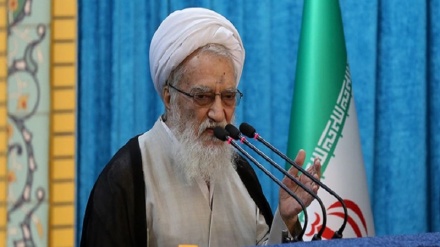 خطیب نماز جمعه تهران: آمریکا علیه ایران به دروغ‌گویی روی آورده است
