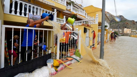 スペイン南東部で、洪水により６人が死亡（動画）