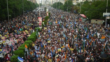 Pakistan: Large Karachi rally demands more steps on Kashmir