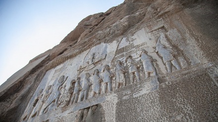 Kunjungan Rektor Universitas Sapienza ke Bisotun (1)