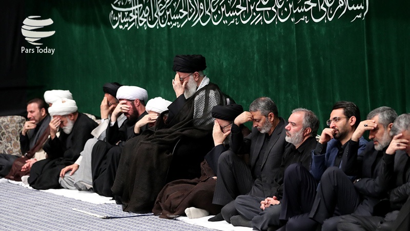 برگزاری مراسم عزاداری شب تاسوعای حسینی با حضور رهبر معظم انقلاب