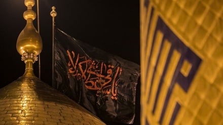 آغاز ماه محرم و آیین  تعویض پرچم حرم امام حسین(ع) در کربلا