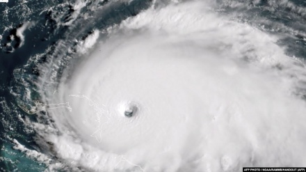 Uragani vdekjeprurës dobësohet, por mbetet mbi Bahamas