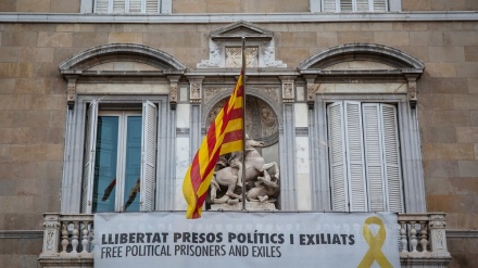 Torra no retirará la pancarta del lazo de la Generalitat 