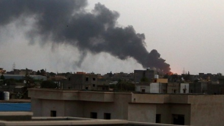 一枚导弹袭击了利比亚首都机场