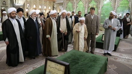 伊朗专家会议成员重新与伊玛目霍梅尼的理想缔约