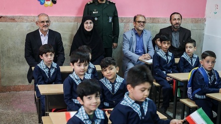Jashn-e Shekoufeh di SD Putra Nazi Abad (2)