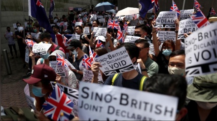 在香港イギリス領事館前で、抗議集会