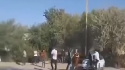 Ички ишлар органи ходими аёлни калтакламоқда (Видео)