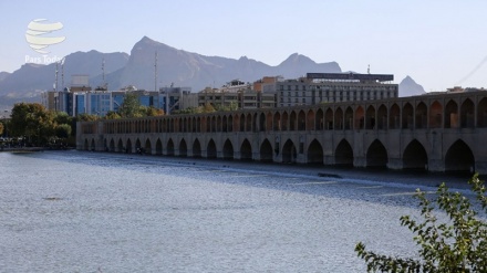 Jembatan 33 Lengkungan di Isfahan