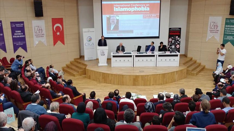 Konferensi tentang Kontekstualisasi Islamophobia: Dampaknya pada Budaya dan Politik Global di Istanbul, Turki.