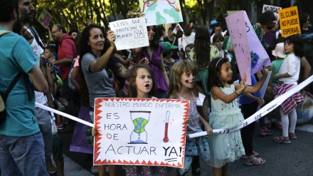 Miles de españoles marchan contra el cambio climático