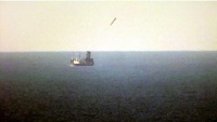 Le missile Khalij-e Fars s'abat sur une cible marine, en plein exercice naval/Fars News