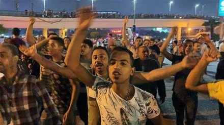 Egyptian authorities round up 373 protesters