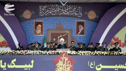De prezdent Ruhani iştiroki silohinə ğıvvon hərbi parad mərosim