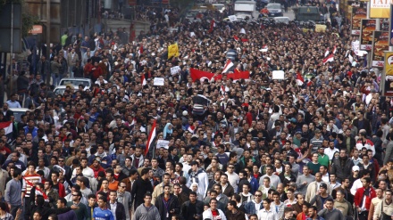 वीडियो रिपोर्टः एक बार फिर सुलग उठा मिस्र, क्या अब जनरल अस्सीसी के ख़िलाफ़ आ रही है क्रान्ति देश भर में सेना के कड़ी चेतावनी के बावजूद सड़कों पर निकल पड़े लोग