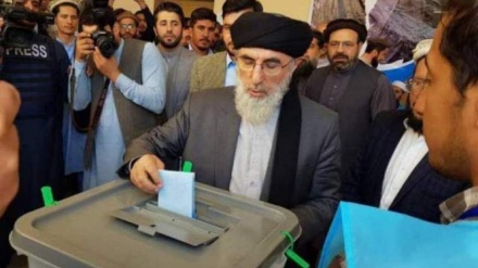 حکمتیار به صورت غیر قانونی رای داد!