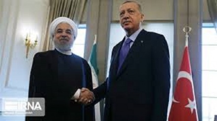 Rouhani: cooperazione tra Iran, Russia e Turchia sulla Siria