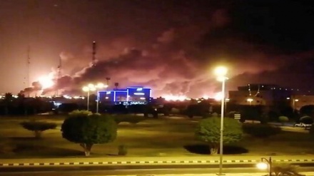 वीडियो रिपोर्टः ग़रीब लेकिन बहादुर यमन ने फिर दिखायी अपनी ताक़त, सऊदी अरब की अर्थ व्यवस्था का ताज समझी जाने वाली आरामको कंपनी पर फिर टूट पड़े यमनी ड्रोन