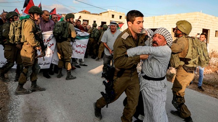 Forcat sioniste vazhdojnë arrestimin e të rinjve palestinezë