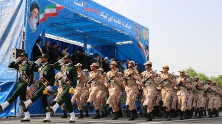 イラン各地で、「聖なる防衛｣週間の初日に軍事パレードが実施（動画）