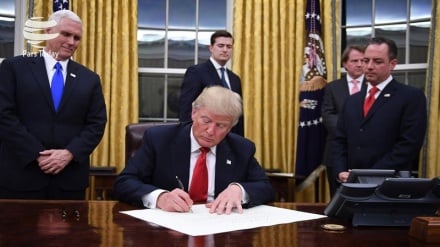 Trump Tanda Tangani Perintah Eksekutif Sanksi Sekunder terhadap Iran