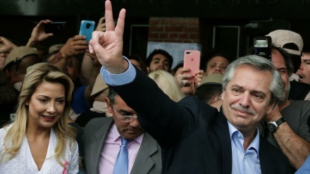 Fernández promete sacar a Argentina de “las cenizas”