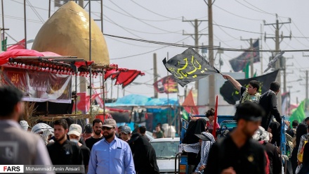 Video: Peregrinos marchan hacia Karbala para conmemorar Arbaín