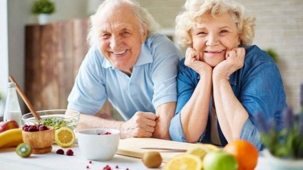 10 ماده غذایی مفید برای افراد بالای 50 سال