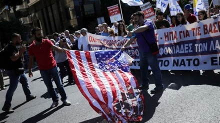 Protesters burn US, NATO flags during Pompeo's visit in Athens