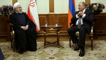 Rohani: Desarrollar relaciones con vecinos es prioridad de Irán