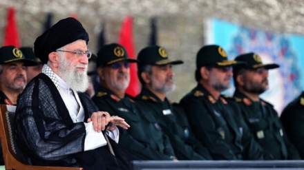 Lideri suprem i Revolucionit Islamik të Iranit: Duke ndjekur rrugën e Imam Husejnit (a.s.), nuk lëshojmë pe përball Amerikës