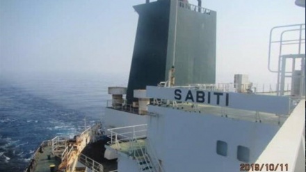 イランのタンカーが紅海で爆発、ミサイル2発の攻撃　（動画）