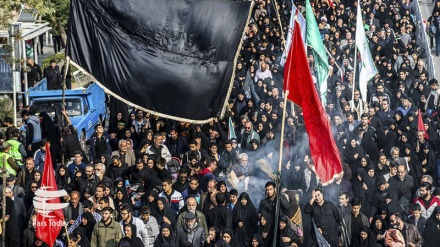 Tahran’da Erbain yürüyüşünün görüntüleri