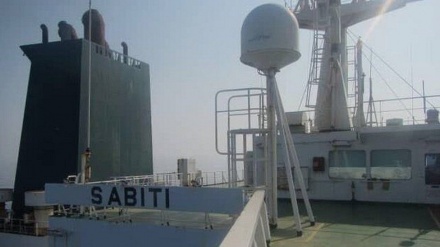 紅海でイラン所有のタンカーが爆発