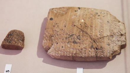 Pengembalian Hampir 1800 Clay Tablet Achaemenid ke Iran