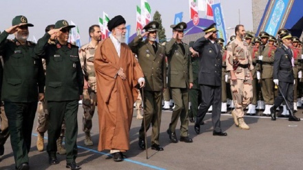 Video+Fotos: Líder asiste a ceremonia de graduación de estudiantes del Ejército iraní
