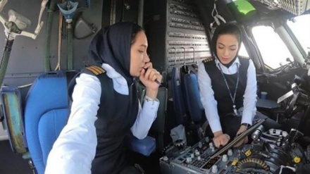 Inlah Pilot dan Co-pilot Wanita Iran untuk Penerbangan Domestik