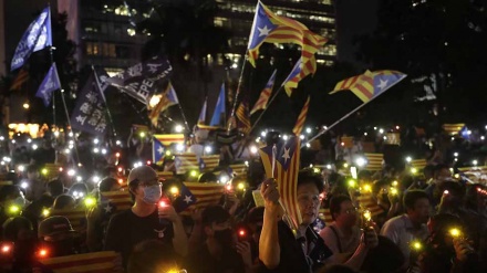  Centenares de catalanes vuelven a marchar por independecia