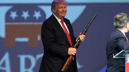 米大統領が、外国人移民への発砲を提案