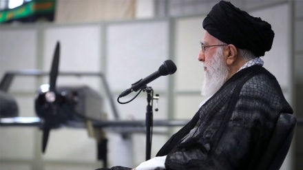 Инқилоб раҳбари илмий ва инавацион ютуқлар кўргазмасига ташриф буюрдилар (фотожамланма)