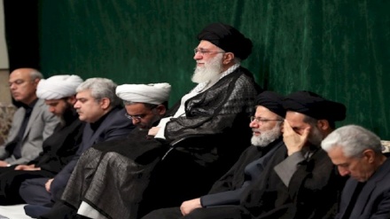 Инқилоб раҳбари:  Ҳақ йўналишида дадил қадам ташлаш, мамлакат ва дунёни ўзгартиради