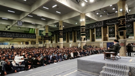 Pertemuan Rahbar dengan Ribuan Intelektual Muda Iran 